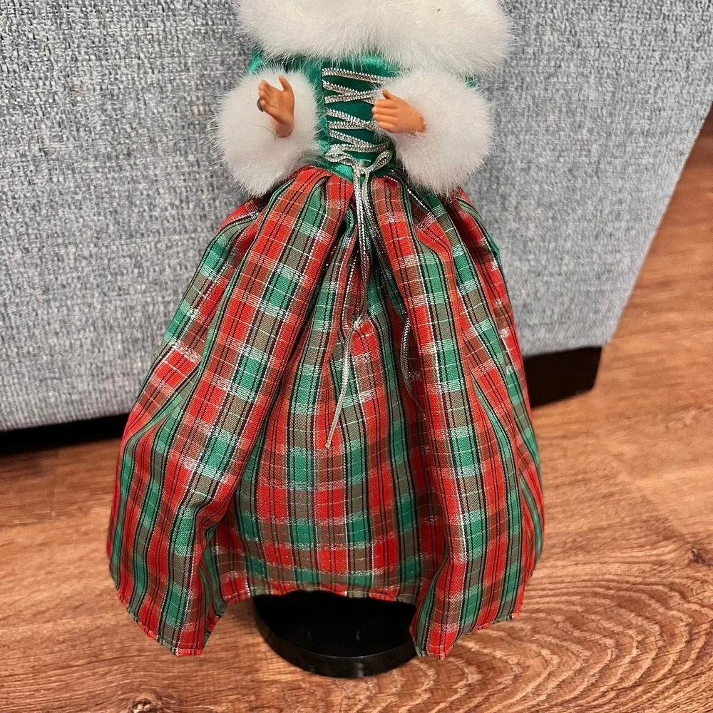 Mattel Winter's Eve Holiday Barbie Special Edition Green Red Plaid 1994 #13613